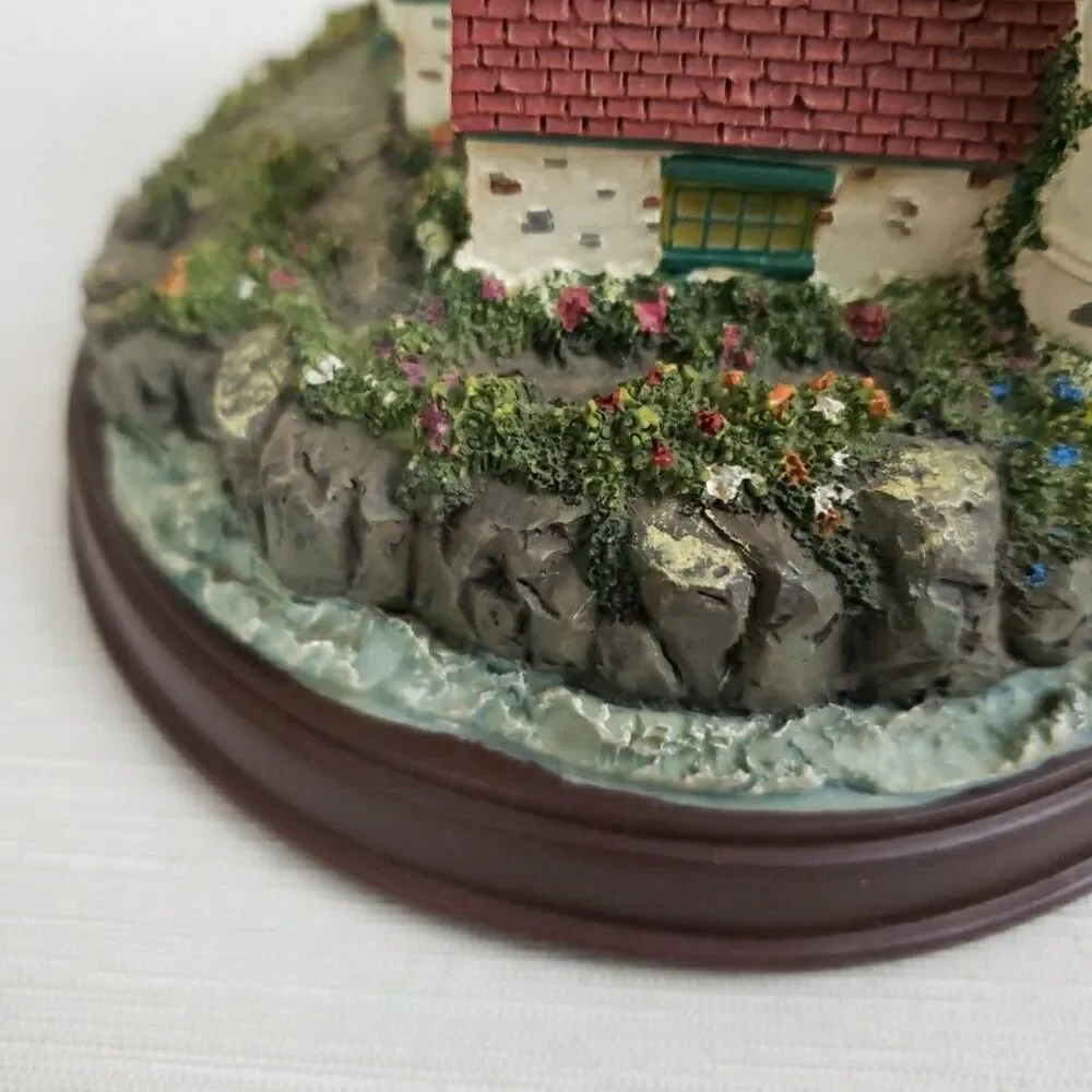 Thomas Kinkade Beacon of Hope Seaside Memories Lighted Lighthouse Figurine